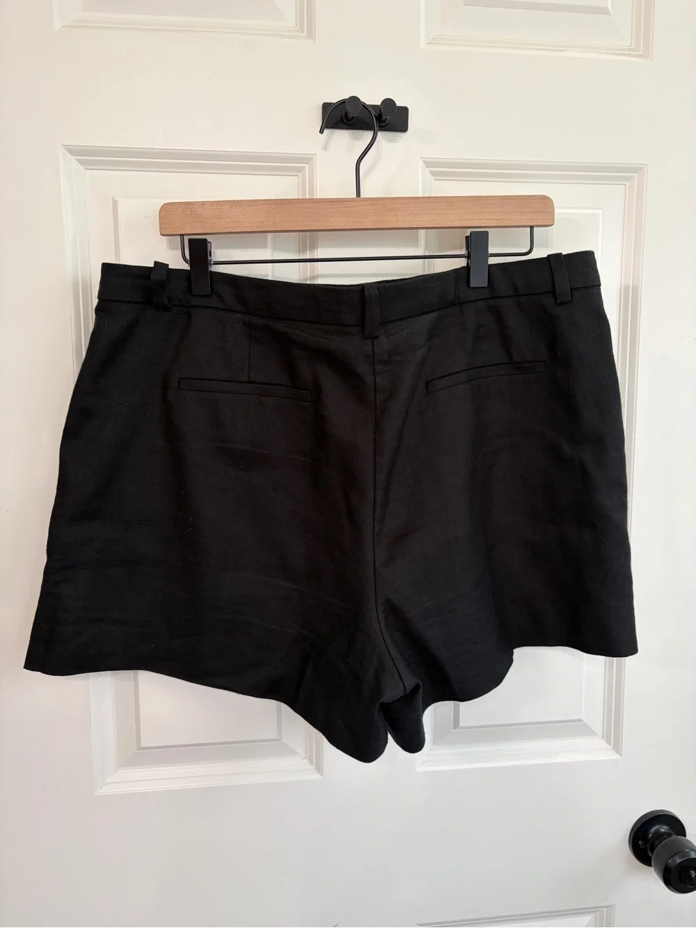 Like new size 14 women’s J Crew Black Tailored Pleated linen blend Shorts.